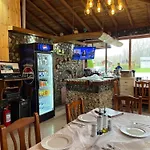 펜션 Restorant Natyra Diber