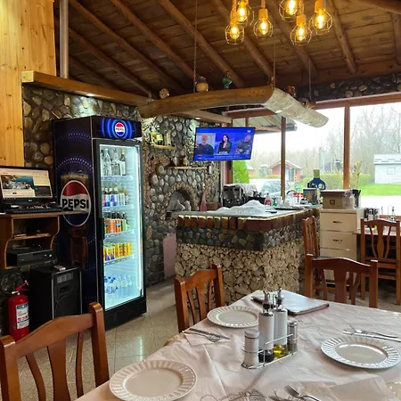 Feriehus Restorant Natyra Diber